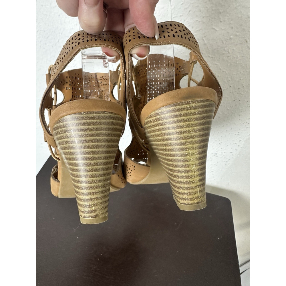 Coconuts Manhattan Collection ZUKA HEEL Sandals Beige Size 8M Strappy Die Cut - Picture 7 of 12